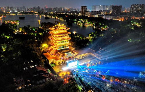 泉水奇妙夜 在超然楼前上演 2024济南泉水节拉开帷幕